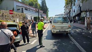 Ereğli’de yolun karşısına geçmek isteyen yayaya araç çarptı: 1 yaralı