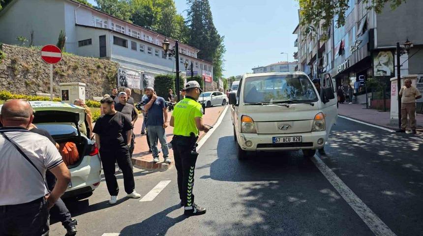 Ereğli&rsquo;de yolun karşısına ge&ccedil;mek isteyen yayaya ara&ccedil; &ccedil;arptı: 1 yaralı