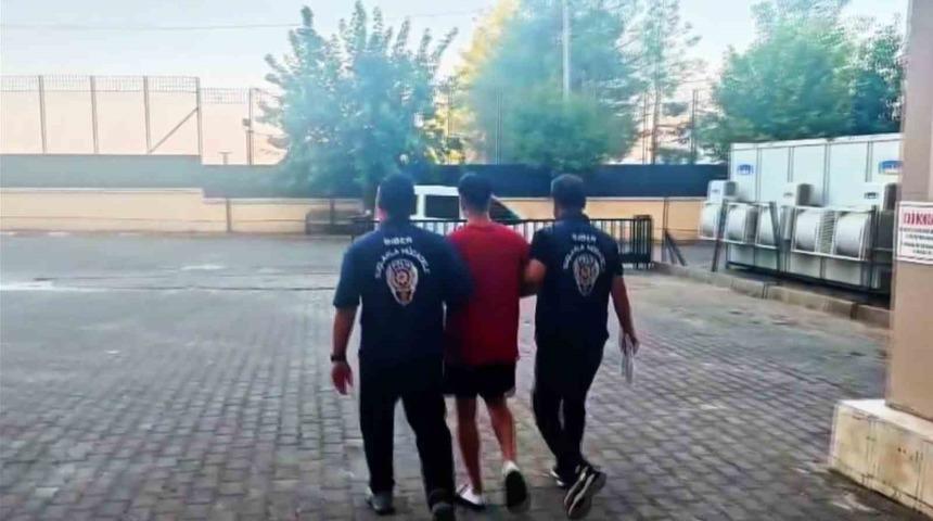 Sahte reklamla 60 bin lira dolandırdı, parayla cep telefonu satın alınca yakalandı