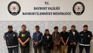 Bayburt&rsquo;ta 6 d&uuml;zensiz g&ouml;&ccedil;men yakalandı
