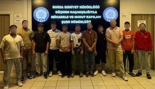Bursa&rsquo;da ka&ccedil;ak g&ouml;&ccedil;men operasyonu: 11 kişi yakalandı, 1 ş&uuml;pheli g&ouml;zaltında