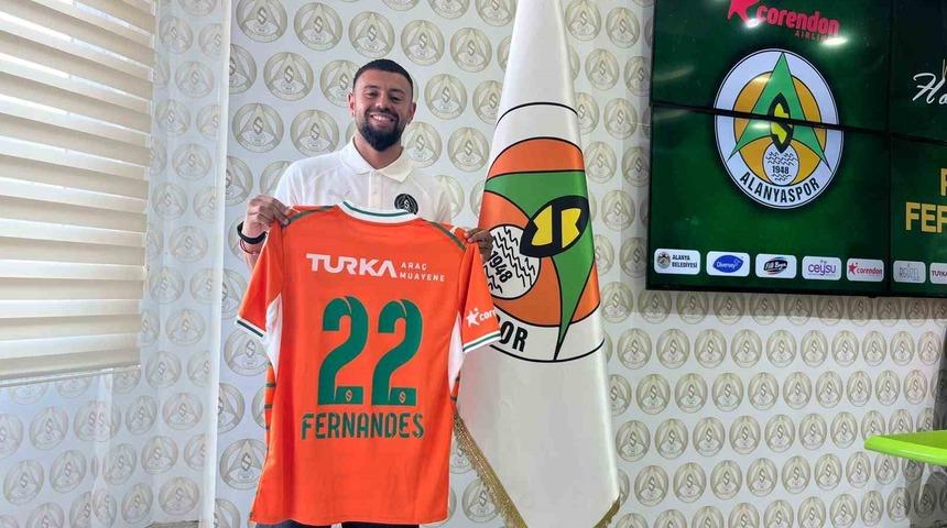 Alanyaspor, AEK forması giyen Paolo Fernandes&rsquo;i kiralık olarak kadrosuna kattı