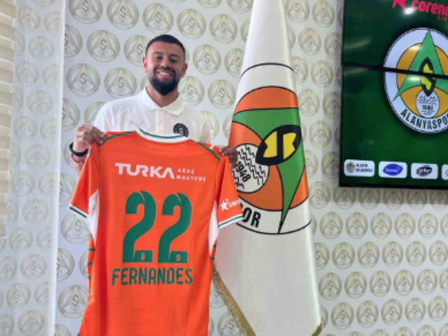 Alanyaspor'dan transfer! Resmen a&ccedil;ıklandı 
