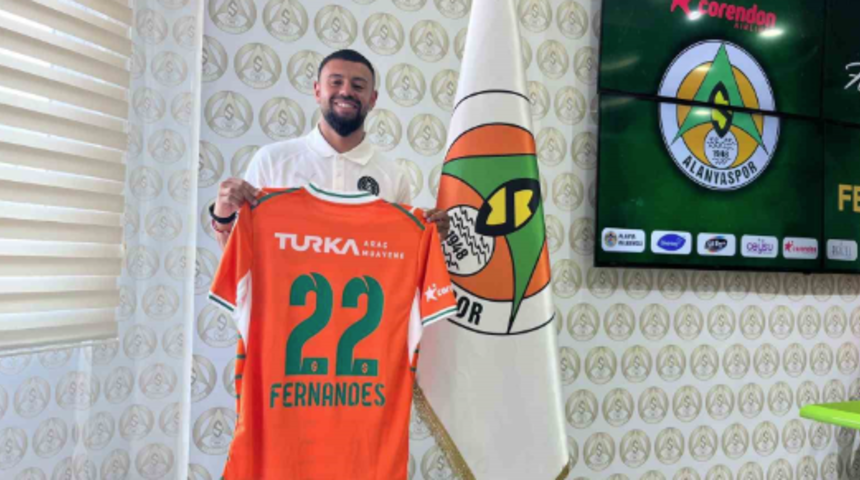 Alanyaspor, AEK forması giyen Paolo Fernandes&rsquo;i kiralık olarak kadrosuna kattı