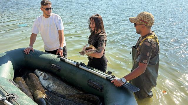 K&uuml;tahya&rsquo;da sportif balık&ccedil;ılar 7 g&uuml;nl&uuml;k kampta tuttukları 12 balığı doğaya saldı 2