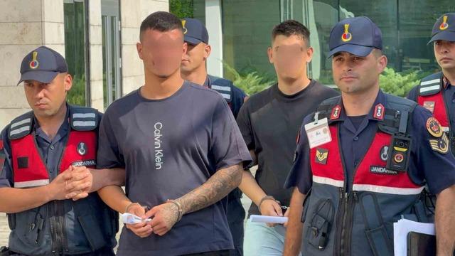 14 bin liralık bor&ccedil; nedeniyle ka&ccedil;ırdıkları genci darbedip hastane yakınına terk eden 2 kişi tutuklandı 1
