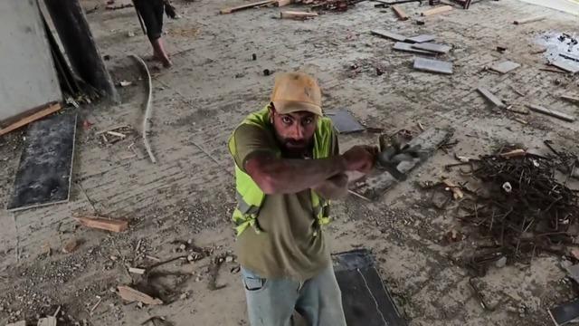 Dronu görünce korktu, arkadaşları kahkahaya boğuldu