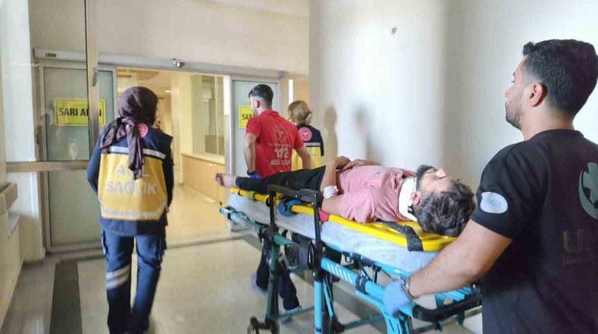 Adıyaman&rsquo;da iki otomobil &ccedil;arpıştı: 1 yaralı