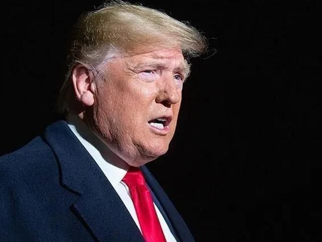Trump, Kanada'ya y&ouml;nelik otomobil ve kamyon tarifelerinin y&uuml;zde 50'ye y&uuml;kseltileceğini a&ccedil;ıkladı