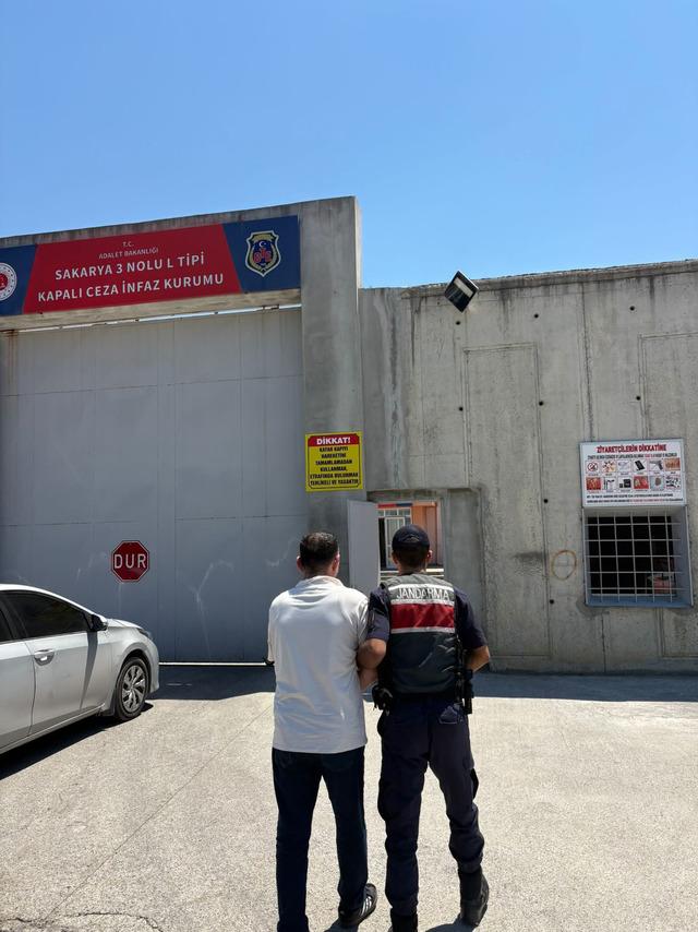 Sakarya da uyuşturucu ve kaçakçılık operasyonu: 2 tutuklama 4