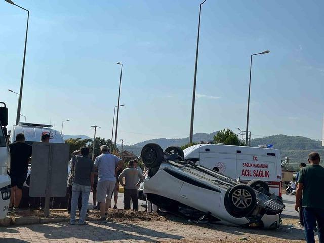 Seydikemer’de tır ile otomobil çarpıştı: 4 yaralı 4