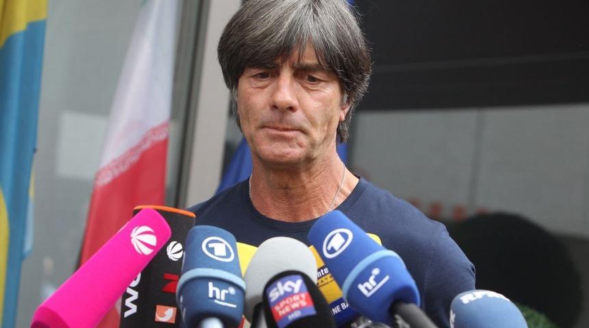 Almanya Futbol Federasyonu, Joachim L&ouml;w'&uuml;n g&ouml;revde kalacağını a&ccedil;ıkladı!
