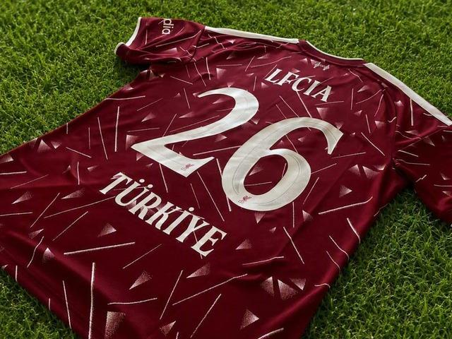 Liverpool duyurdu! İstanbul&rsquo;da tarihi proje...