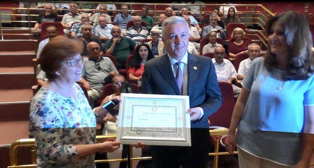 Kayseri'de CHP milletvekili Arık mazbatasını aldı