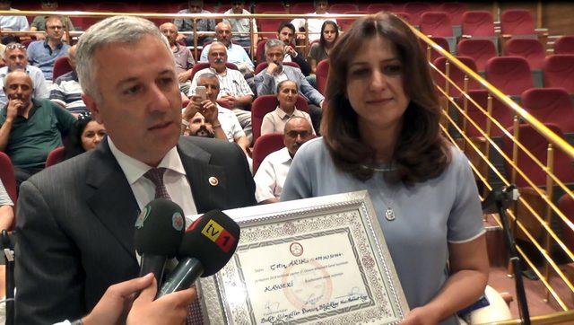 Kayseri'de CHP milletvekili Arık mazbatasını aldı