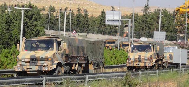 Şanlıurfa'dan Suriye sınırına askeri sevkiyat