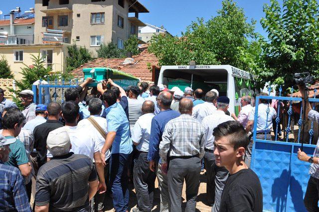 Kaza kurbanı 4 gurbetçi, memleketleri Uşak'ta toprağa verildi