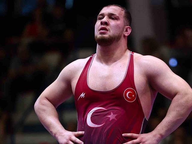 Hakan B&uuml;y&uuml;k&ccedil;ıngıl&rsquo;dan Akdeniz Oyunları&rsquo;nda altın madalya