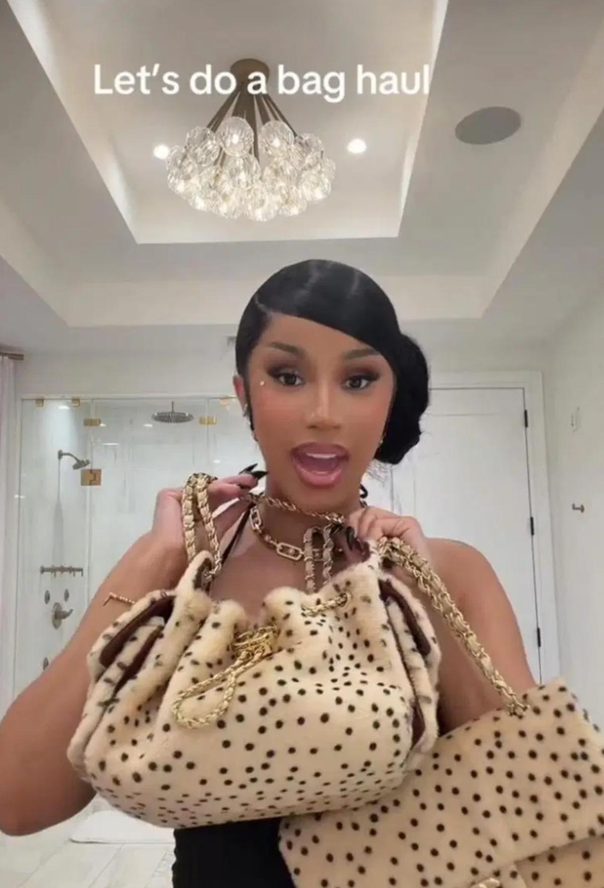Cardi B çanta koleksiyonunu paylaştı: 2,1milyon TL lik çantası dikkat çekti 2