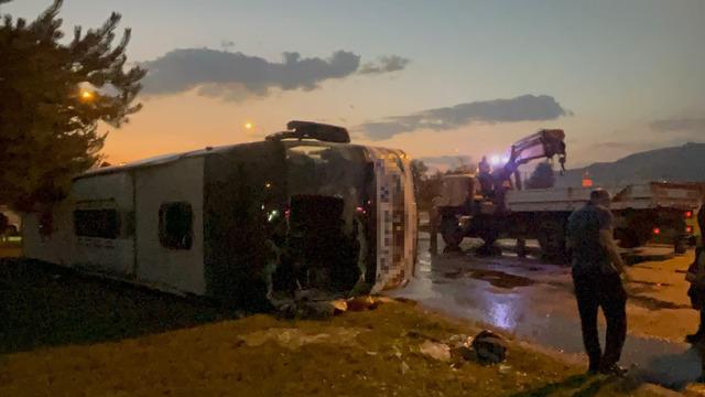 Kayseri de feci kaza! Yolcu otobüsü ile akaryakıt tankeri çarpıştı 4
