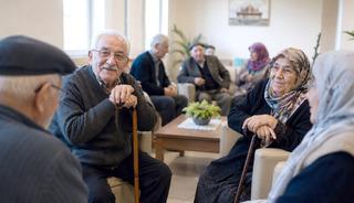 Yaşlı n&uuml;fusu tarihi zirvede! 500 il&ccedil;eden daha kalabalık