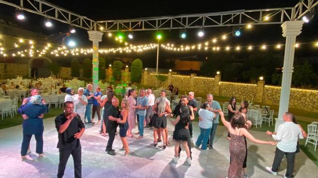 Nikaha bir gün kala evlenmekten vazgeçti: Gelinsiz düğün yaptı