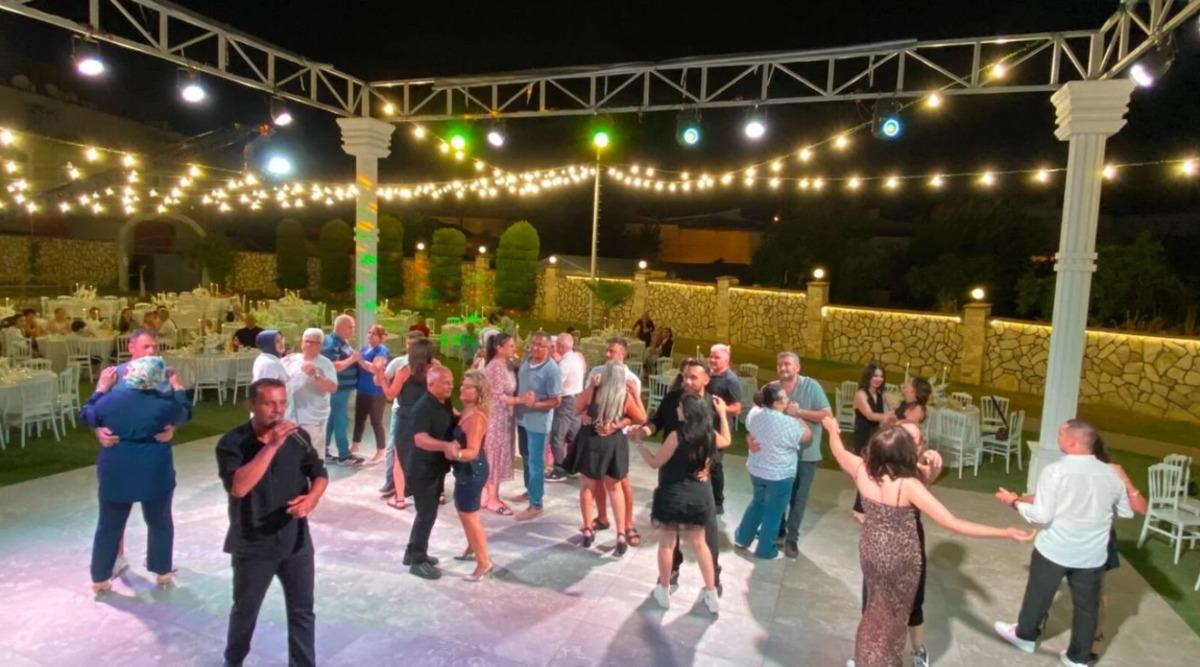 Nikaha bir gün kala evlenmekten vazgeçti: Gelinsiz düğün yaptı 1