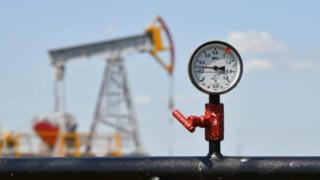 Brent petrolün varili ticari gerilimlerin artmasıyla 90 doların altına geriledi