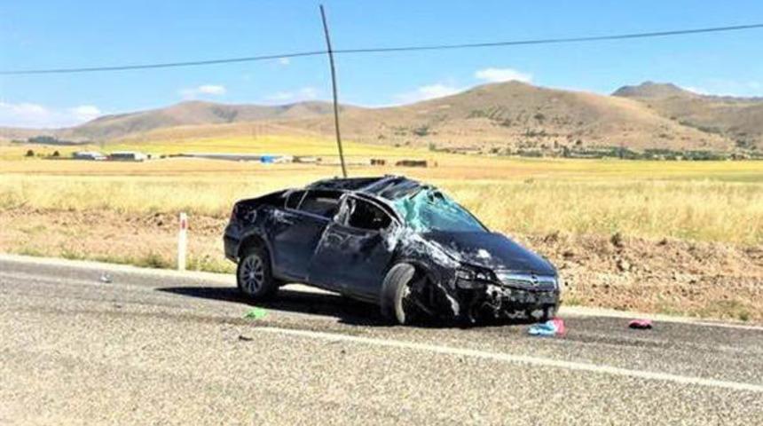 Köpeğe çarpmamak için direksiyonu kırdı, çocuklarını ve eşini kaybetti