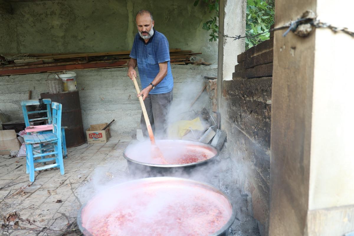 Yapımı tam 6 saat sürüyor! Litresi 1000 TL ye kadar alıcı buluyor, kola yerine içiyor 2