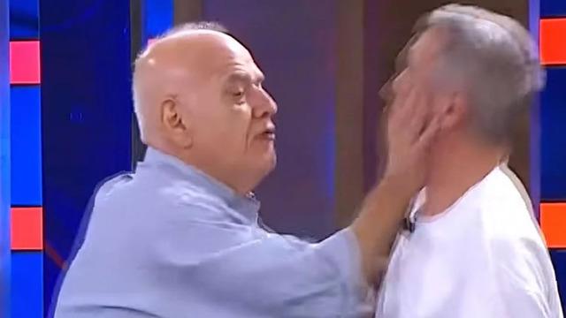 Ahmet Çakar'la Abdülkerim Durmaz arasında yaşananlar sosyal medyada gündem oldu!
