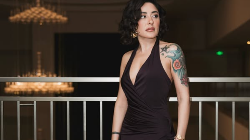 Melek Mosso imaj değiştirdi! Bu defa pek beğenilmedi