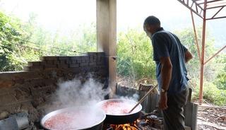 Adana&rsquo;da geleneksel mesai başladı! 6 saatte hazırlanıyor, kilosu 1000 TL&rsquo;yi buluyor