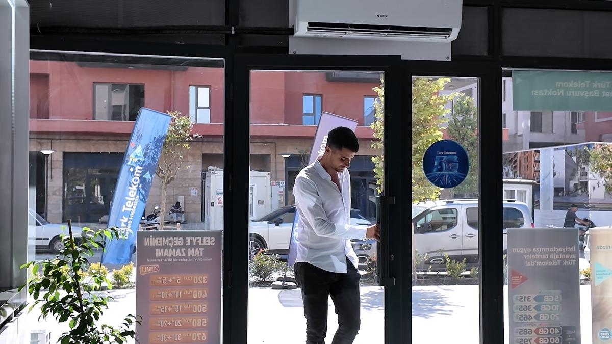 Bakan Kurum&rsquo;dan Hataylı esnaf paylaşımı! "Hatay&rsquo;da a&ccedil;ılan kepenkler yeniden başlayan hayatın sesi oluyor" 3