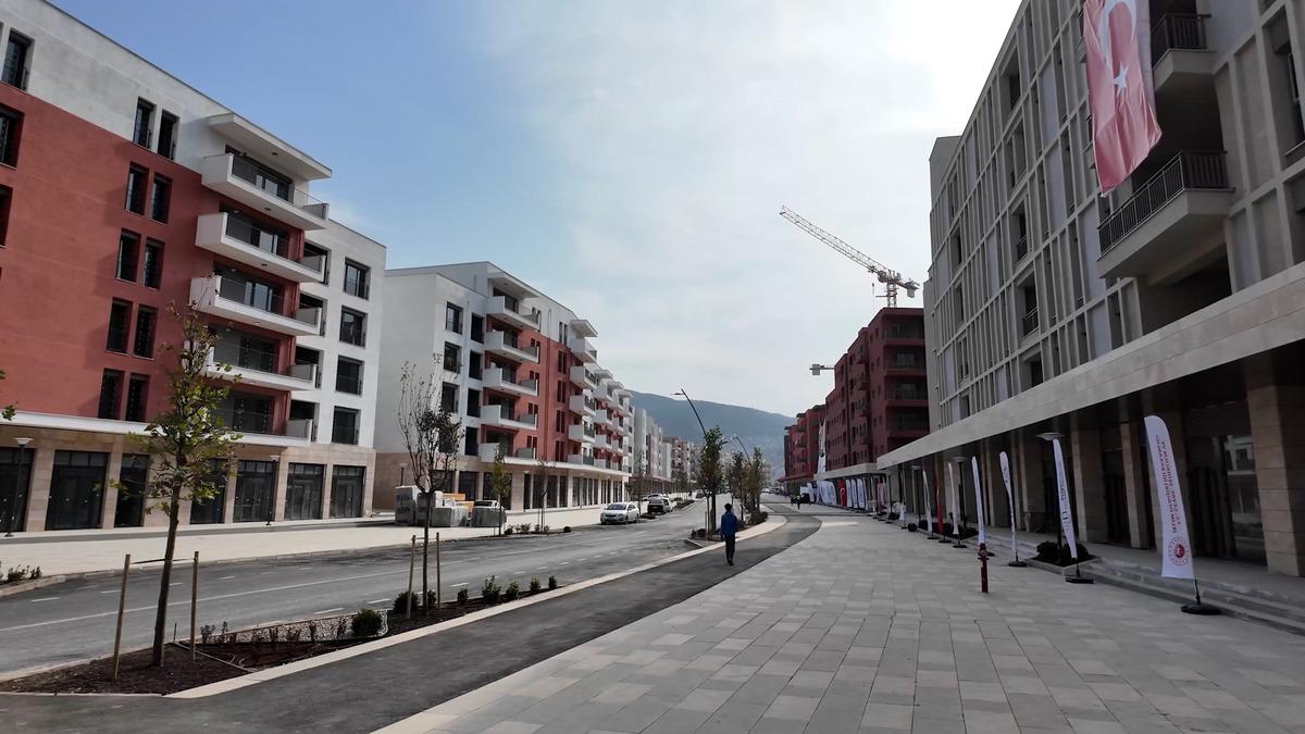 Bakan Kurum&rsquo;dan Hataylı esnaf paylaşımı! "Hatay&rsquo;da a&ccedil;ılan kepenkler yeniden başlayan hayatın sesi oluyor" 2