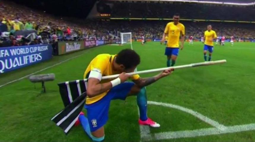 Neymar'dan CS:GO g&ouml;ndermeli gol sevinci!