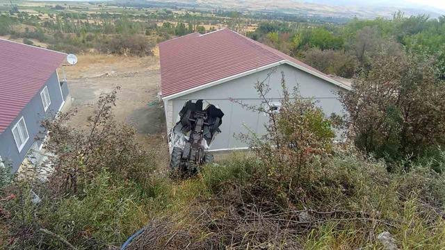 Sivas’ta traktör evin duvarını yıktı: 8 yaşındaki çocuk yaralandı