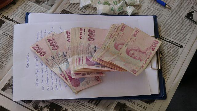 Asgari ücretli temizlik işçisi, çöpten bulduğu 4 bin lirayı polise teslim etti