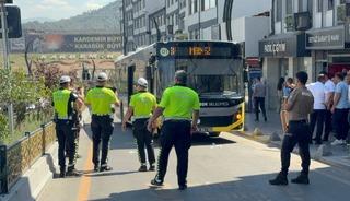 Karab&uuml;k&rsquo;te belediye otob&uuml;s&uuml; yayaya &ccedil;arptı: 1 yaralı
