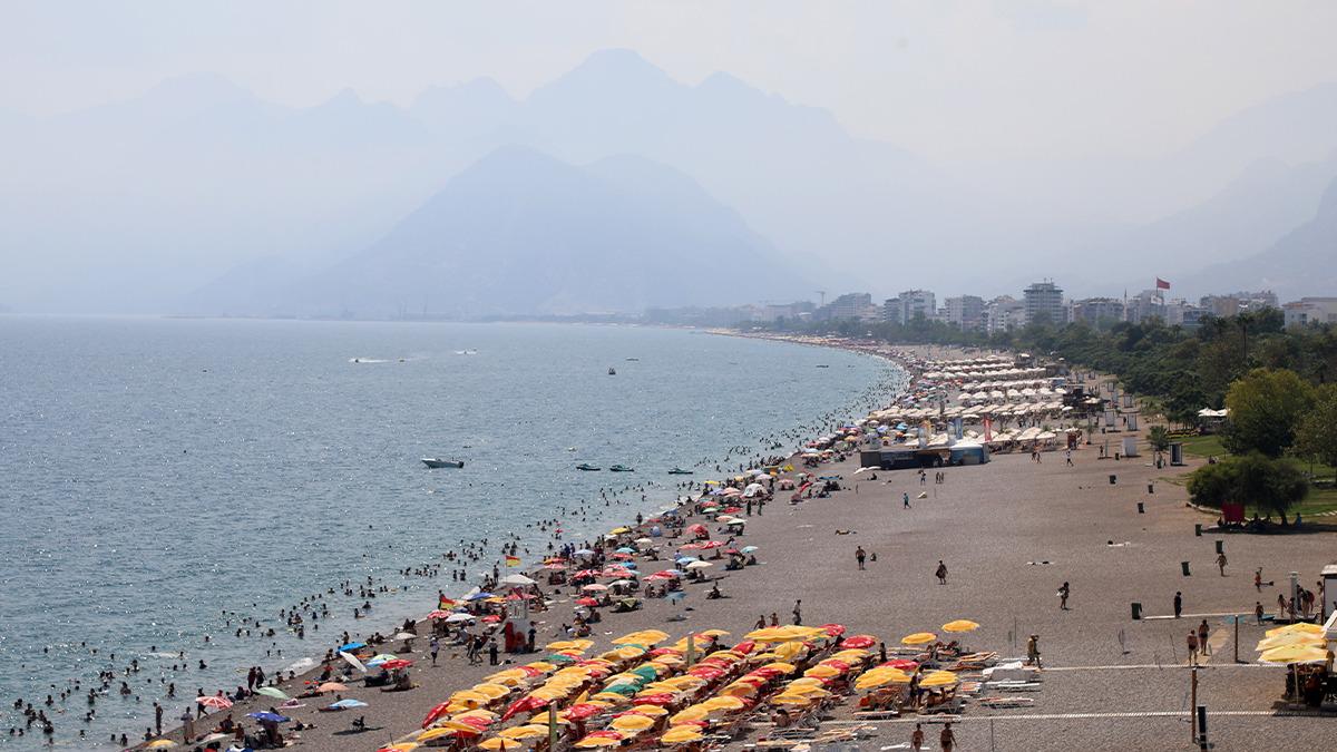 Hissedilen sıcaklık 42 derece: Antalya’da nem bulutları kenti kapladı - TREND
