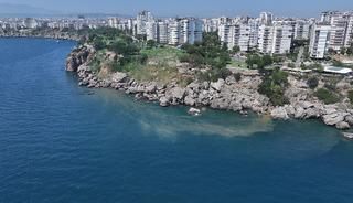 Antalya&rsquo;da Falez Parkı&rsquo;nda denize atık su sızıntısı