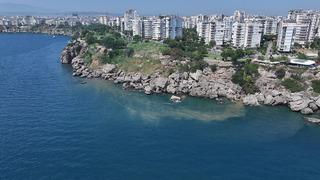 Antalya’da Falez Parkı’nda denize atık su sızıntısı