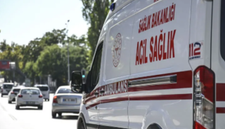 K&uuml;&ccedil;&uuml;k&ccedil;ekmece'de bir evde deodorant kutusunun patlaması sonucu 3 kişi yaralandı