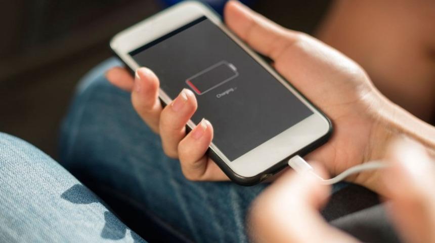 Yeni iPhone'lara hızlı şarj özelliği geliyor!