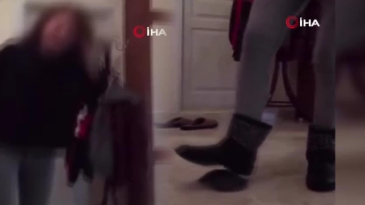 Sosyal medyada infial yarattı! Kaplumbağayı ayağıy…