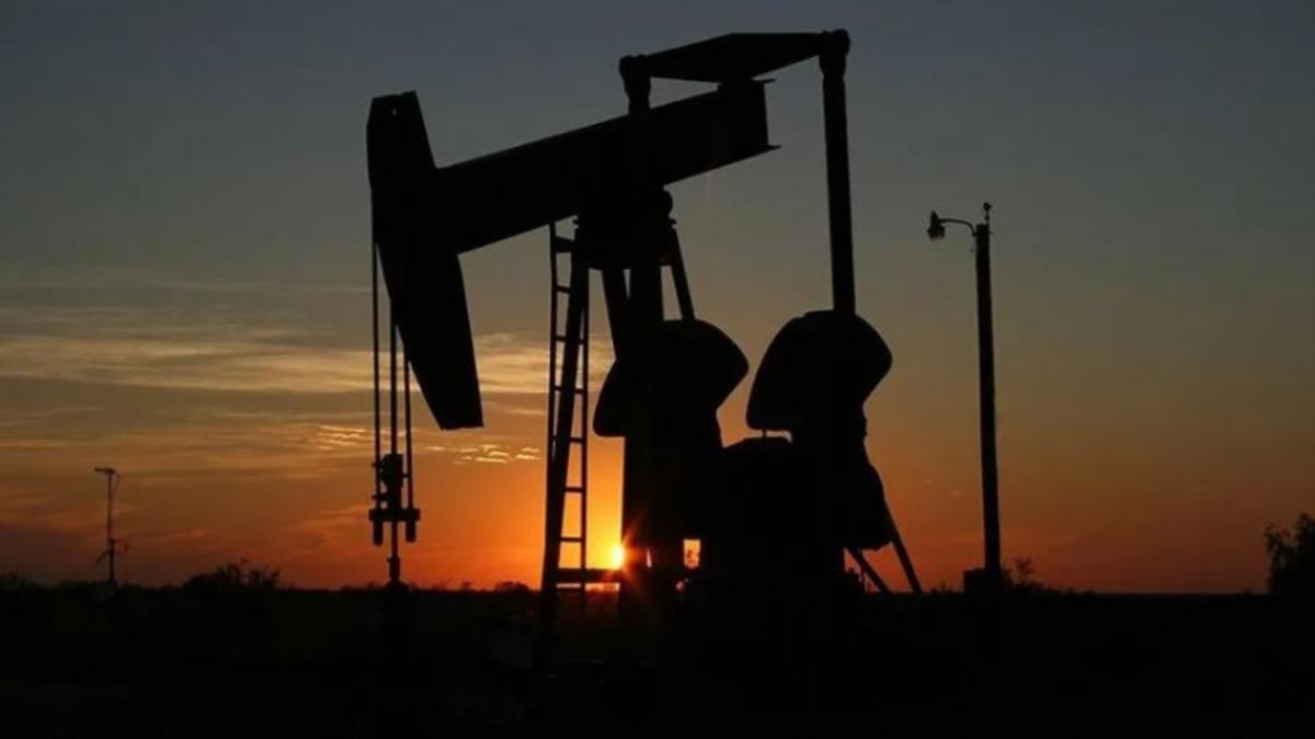 Akaryakıt fiyatları i&ccedil;in umutlandırdı: Petrol sert d&uuml;şt&uuml; 2
