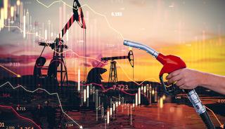 Akaryakıt fiyatları i&ccedil;in umutlandırdı: Petrol sert d&uuml;şt&uuml;