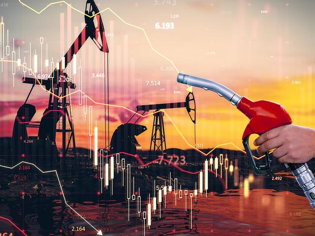 Akaryakıt fiyatları i&ccedil;in umutlandırdı: Petrol sert d&uuml;şt&uuml;