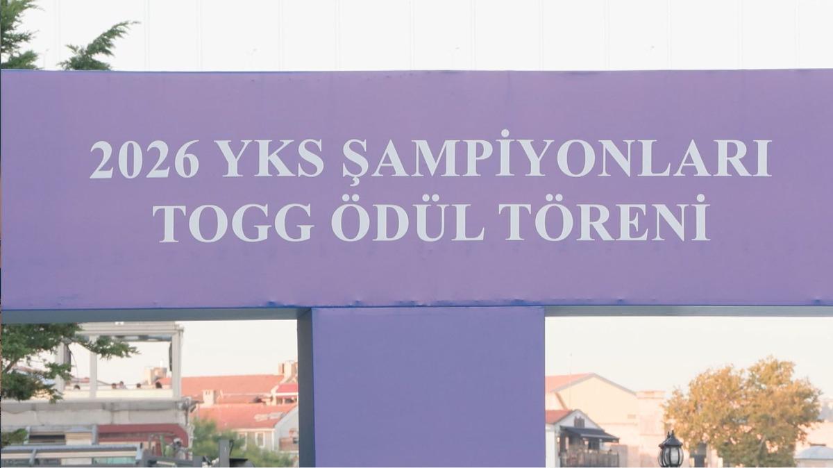 YKS Türkiye birincisi 3 öğrenciye büyük ödül: Togg hediye edildi 1