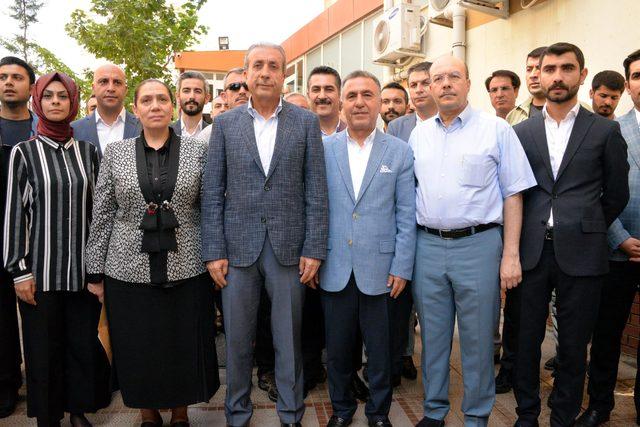 AK Parti'nin Diyarbakır'dan seçilen 3 milletvekili mazbatasını aldı